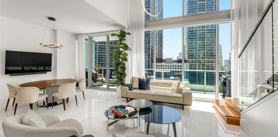 Condo in Miami, Florida, 3 bedrooms  № 2052041