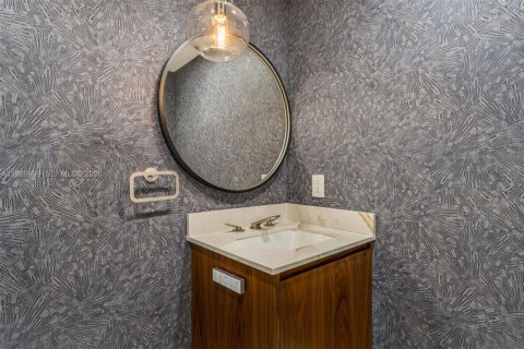 Condo in Miami, Florida, 3 bedrooms  № 2052041 - photo 13