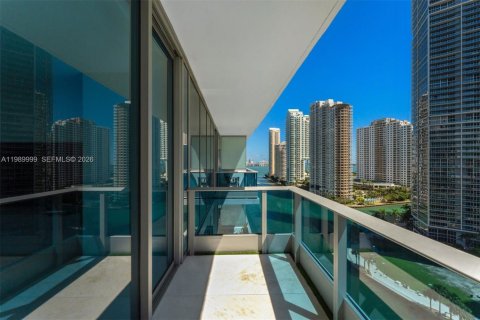 Condo in Miami, Florida, 3 bedrooms  № 2052041 - photo 27