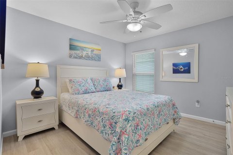 House in The Villages, Florida 3 bedrooms, 142.23 sq.m. № 1811092 - photo 24