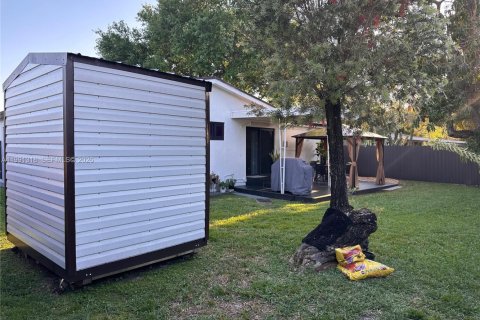 Villa ou maison à vendre à Virginia Gardens, Floride: 4 chambres, 121.7 m2 № 2062548 - photo 19