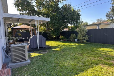 Villa ou maison à vendre à Virginia Gardens, Floride: 4 chambres, 121.7 m2 № 2062548 - photo 7