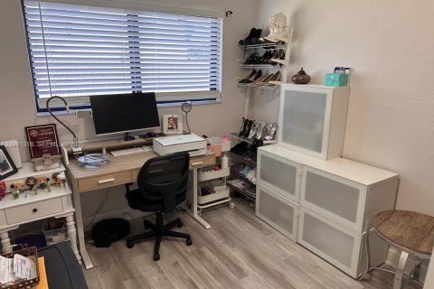 Villa ou maison à vendre à Virginia Gardens, Floride: 4 chambres, 121.7 m2 № 2062548 - photo 11