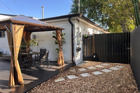 Villa ou maison à vendre à Virginia Gardens, Floride: 4 chambres, 121.7 m2 № 2062548 - photo 18