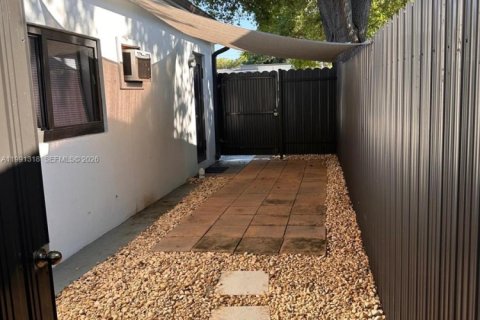 Villa ou maison à vendre à Virginia Gardens, Floride: 4 chambres, 121.7 m2 № 2062548 - photo 13