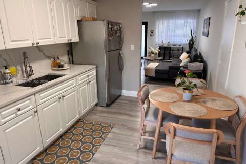 Villa ou maison à vendre à Virginia Gardens, Floride: 4 chambres, 121.7 m2 № 2062548 - photo 6