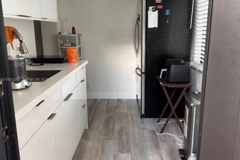 Villa ou maison à vendre à Virginia Gardens, Floride: 4 chambres, 121.7 m2 № 2062548 - photo 15