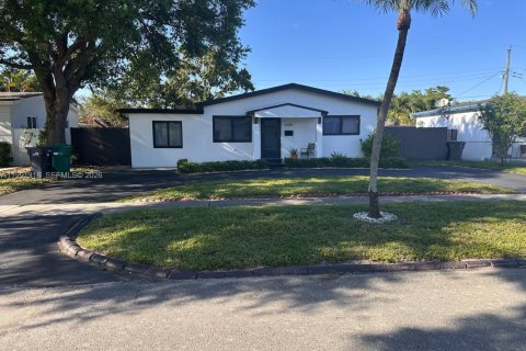 Villa ou maison à vendre à Virginia Gardens, Floride: 4 chambres, 121.7 m2 № 2062548 - photo 2