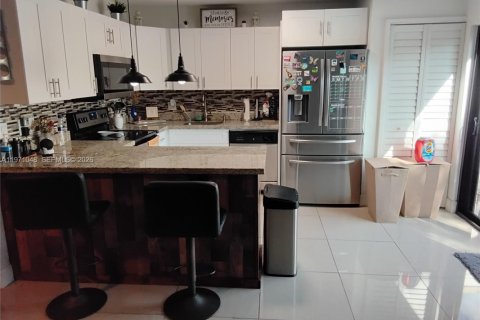 Adosado en venta en Pompano Beach, Florida, 3 dormitorios, 132.66 m2 № 2032640 - foto 4