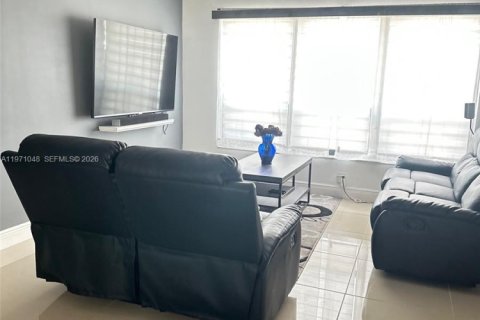 Adosado en venta en Pompano Beach, Florida, 3 dormitorios, 132.66 m2 № 2032640 - foto 2