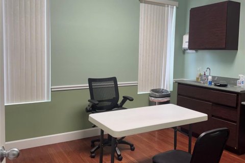 Propiedad comercial en alquiler en Summerfield, Florida, 167.22 m2 № 1905166 - foto 12