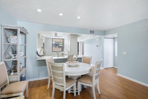 Condo in Bradenton, Florida, 2 bedrooms  № 2423655 - photo 9