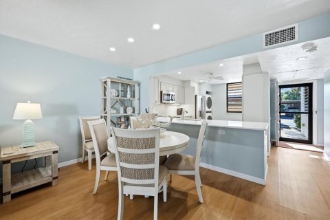 Condo in Bradenton, Florida, 2 bedrooms  № 2423655 - photo 8