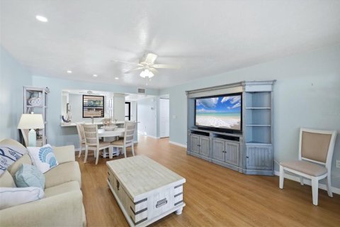 Condo in Bradenton, Florida, 2 bedrooms  № 2423655 - photo 7