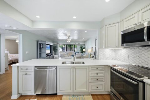 Condo in Bradenton, Florida, 2 bedrooms  № 2423655 - photo 13