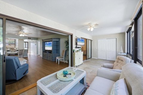 Condo in Bradenton, Florida, 2 bedrooms  № 2423655 - photo 25