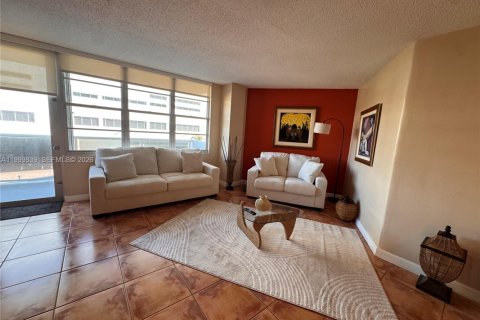 Copropriété à louer à Hollywood, Floride: 1 chambre, 78.69 m2 № 2145673 - photo 12