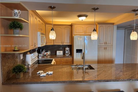 Copropriété à louer à Hollywood, Floride: 1 chambre, 78.69 m2 № 2145673 - photo 3