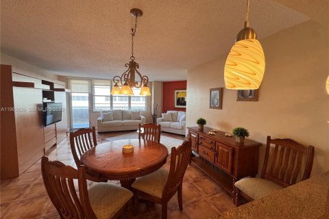 Copropriété à louer à Hollywood, Floride: 1 chambre, 78.69 m2 № 2145673 - photo 10