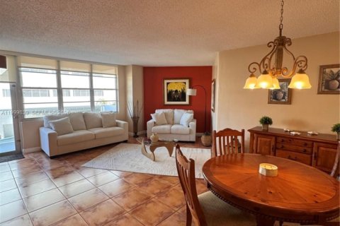 Copropriété à louer à Hollywood, Floride: 1 chambre, 78.69 m2 № 2145673 - photo 13