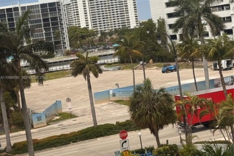 Copropriété à louer à Hollywood, Floride: 1 chambre, 78.69 m2 № 2145673 - photo 8