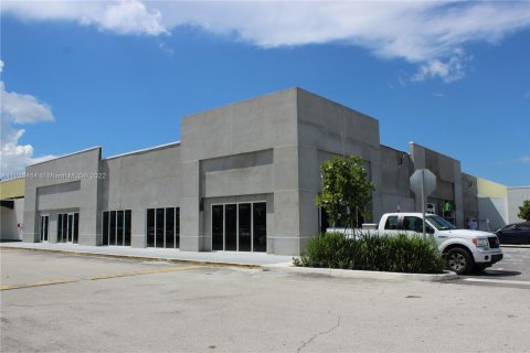 Propiedad comercial en venta en Homestead, Florida № 2077212 - foto 5