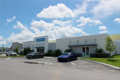 Propiedad comercial en venta en Homestead, Florida № 2077212 - foto 7