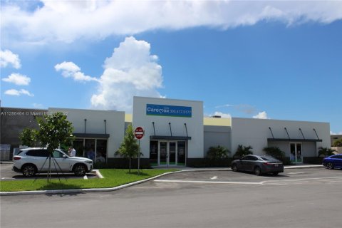 Propiedad comercial en venta en Homestead, Florida № 2077212 - foto 6