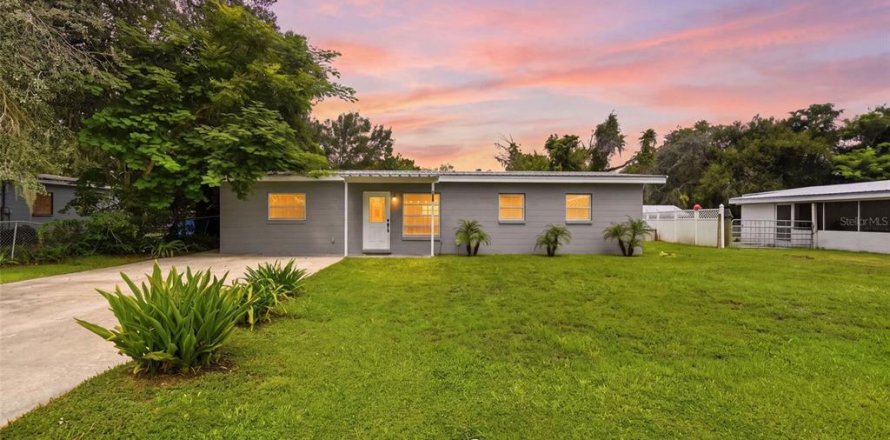 House in Arcadia, Florida 3 bedrooms, 108.23 sq.m. № 2285043