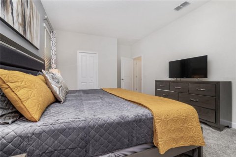 House in Davenport, Florida 8 bedrooms, 363.15 sq.m. № 1858308 - photo 26