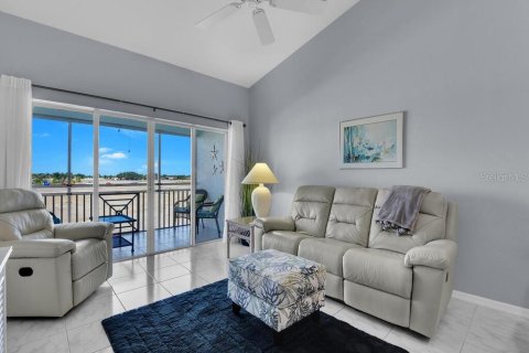 Condo in North Port, Florida, 2 bedrooms  № 2379154 - photo 5