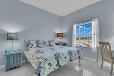 Condo in North Port, Florida, 2 bedrooms  № 2379154 - photo 14