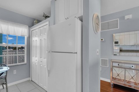 Condo in North Port, Florida, 2 bedrooms  № 2379154 - photo 10