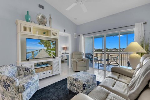 Condo in North Port, Florida, 2 bedrooms  № 2379154 - photo 4