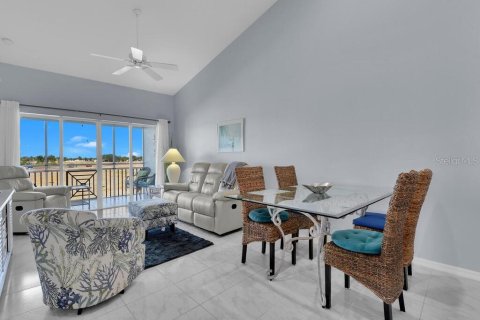 Condo in North Port, Florida, 2 bedrooms  № 2379154 - photo 6
