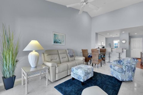 Condo in North Port, Florida, 2 bedrooms  № 2379154 - photo 2
