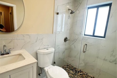 Villa ou maison à louer à Miami, Floride: 2 chambres, 149.57 m2 № 1945035 - photo 11
