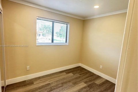 Villa ou maison à louer à Miami, Floride: 2 chambres, 149.57 m2 № 1945035 - photo 6