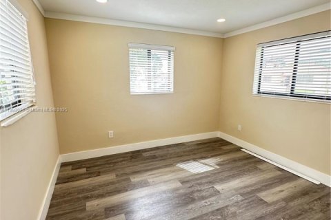 Villa ou maison à louer à Miami, Floride: 2 chambres, 149.57 m2 № 1945035 - photo 12