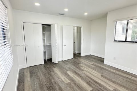 Villa ou maison à louer à Miami, Floride: 2 chambres, 149.57 m2 № 1945035 - photo 16