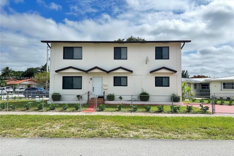 Villa ou maison à louer à Miami, Floride: 2 chambres, 149.57 m2 № 1945035 - photo 1