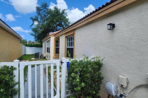 Casa en venta en Miramar, Florida, 3 dormitorios, 124.86 m2 № 2084017 - foto 2