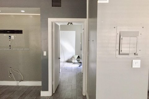 Condo in Miami Beach, Florida, 1 bedroom  № 2009790 - photo 4