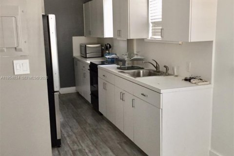 Condo in Miami Beach, Florida, 1 bedroom № 2009790