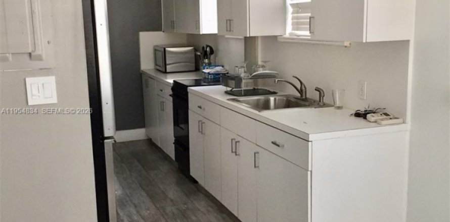 Condo in Miami Beach, Florida, 1 bedroom  № 2009790