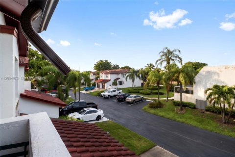 Townhouse in Cutler Bay, Florida 3 bedrooms, 148.74 sq.m. № 2382934 - photo 23