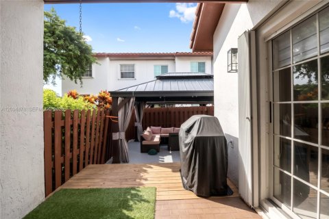 Townhouse in Cutler Bay, Florida 3 bedrooms, 148.74 sq.m. № 2382934 - photo 25