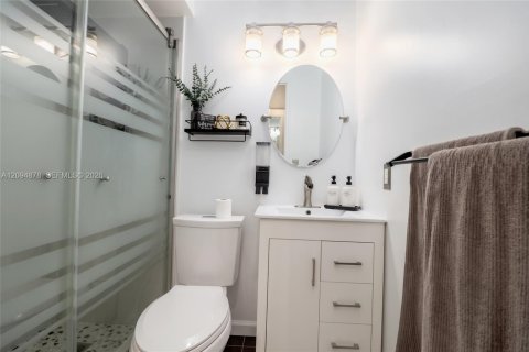 Townhouse in Cutler Bay, Florida 3 bedrooms, 148.74 sq.m. № 2382934 - photo 14