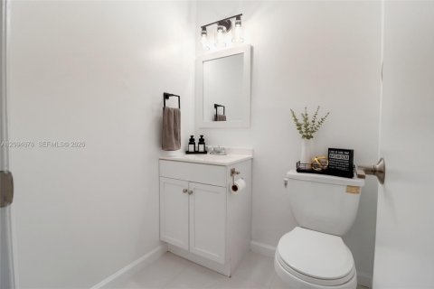 Townhouse in Cutler Bay, Florida 3 bedrooms, 148.74 sq.m. № 2382934 - photo 24