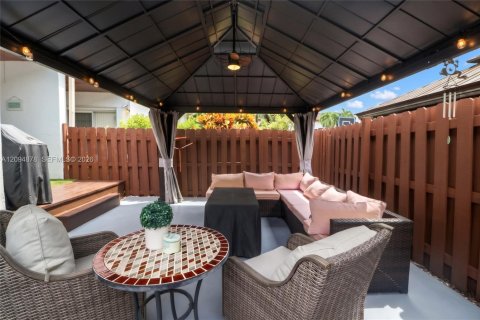 Townhouse in Cutler Bay, Florida 3 bedrooms, 148.74 sq.m. № 2382934 - photo 27